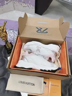 Louis Vuitton Factory Price: 381 Top Version Shoes