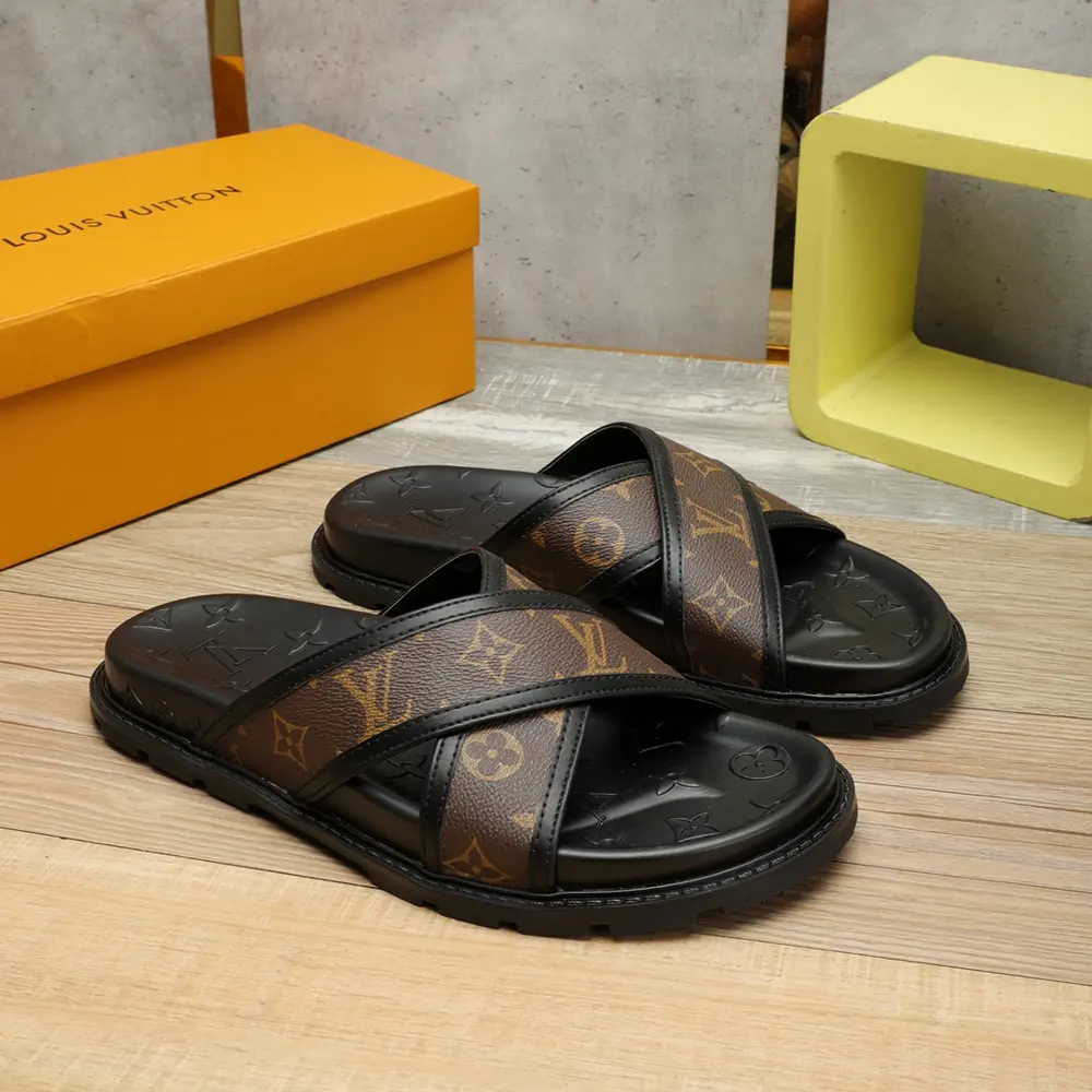 Louis Vuitton Men’s Flip Flops Shoes
