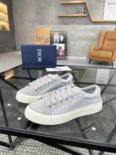 Dior sneakers new products are synchronized with the counter