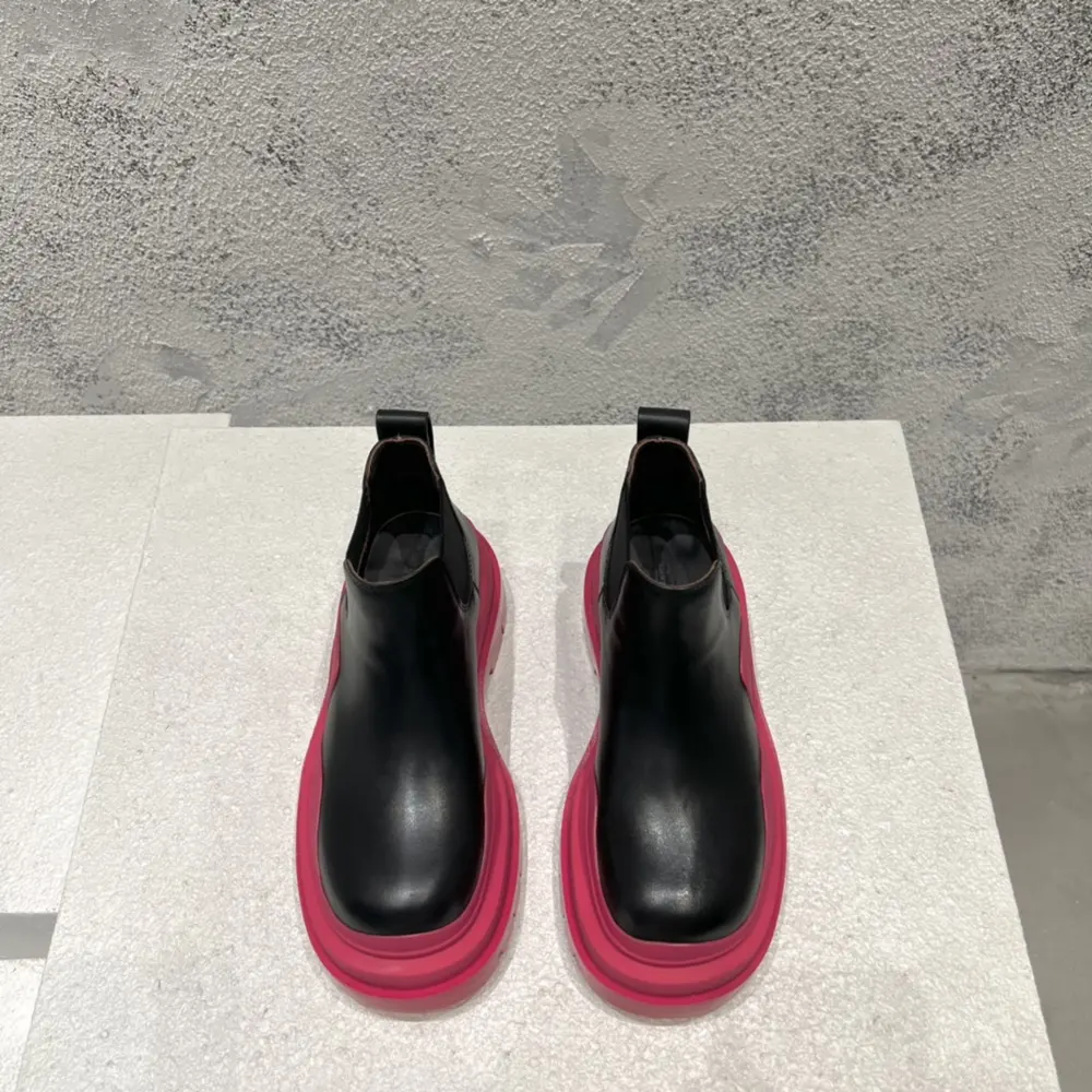 BOTTEGA VENETA Couple’s Short-barrel Wave-bottom Series Martin Boots