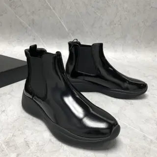 Prada Zhongbang leather short boots are shipped. The finale of the 21 autumn show. The
