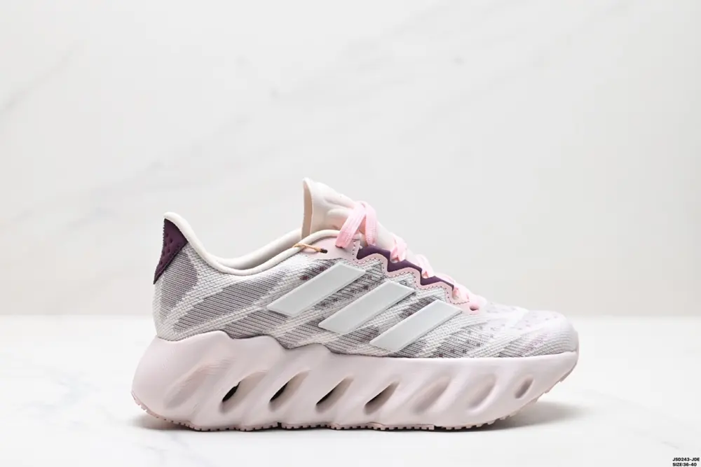 Adidas SWITCH FWD M Alpha Series logo LF8185