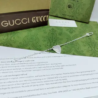 GUcci heart-shaped pendant