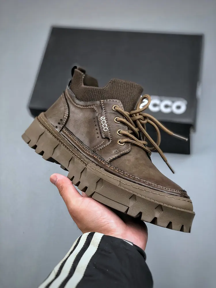 ECCO A fusion of classic and modern craftsmanship quality Selected calfskin fabric