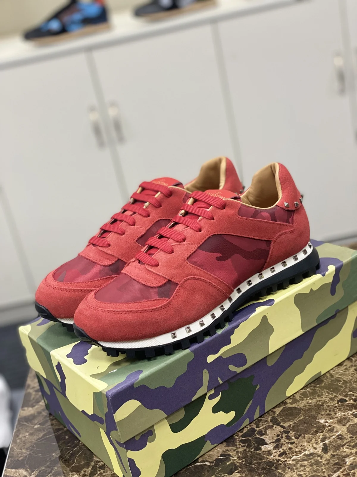 Valentino camouflage casual sneakers The material and workmanship are impeccable