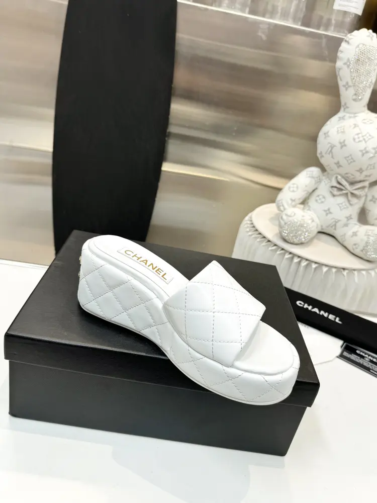 CHANEL summer new thick-soled diamond slippers~very yyds on the feet