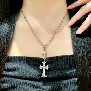 Chrome Hearts necklace The whole body is covered with Gothic fonts. The style combines rock