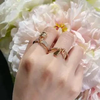 Hermes V gold material (chain is detachable