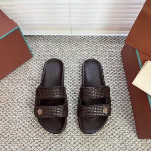 Loro Piana men’s casual sandals | This pair of sandals