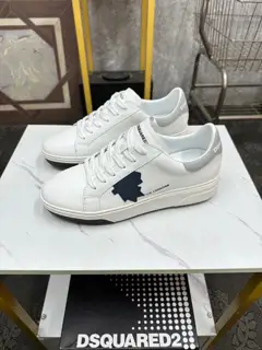 DSQUARED2 casual sports shoes are on sale at the same time in Z cabinet