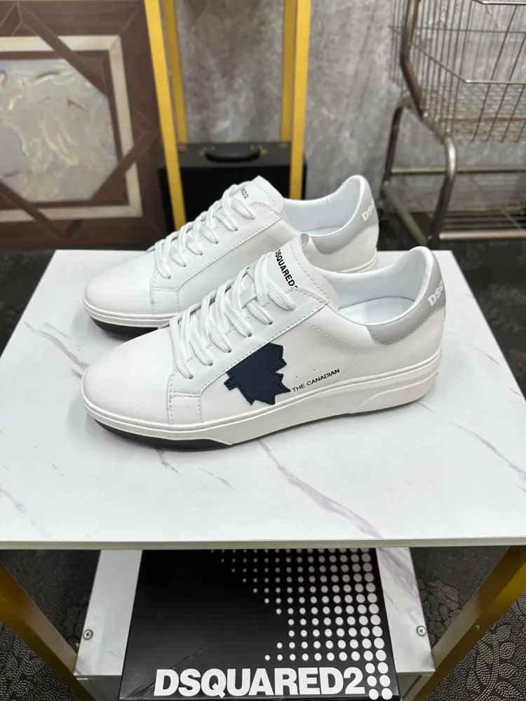 DSQUARED2 casual sports shoes are on sale at the same time in Z cabinet