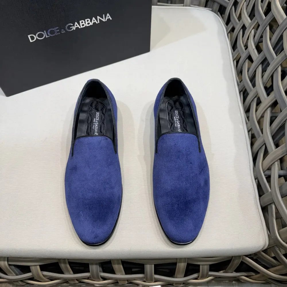Dolce & Gabbana Cowhide Moccasin Men’s Loafers|Decorated with DG hardware nameplate|Made of