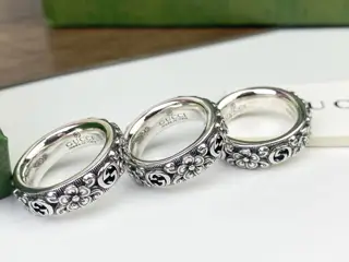 Gucci Interlocking G flower ring