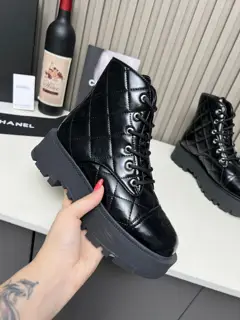 Chanel ankle boots adopt Chanel electric show diamond style