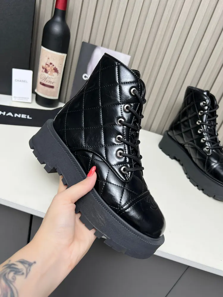 Chanel ankle boots adopt Chanel electric show diamond style