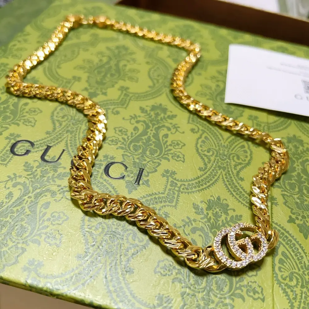 The latest Gucci necklace with a higher-end chain. The same style as the stars. Anger