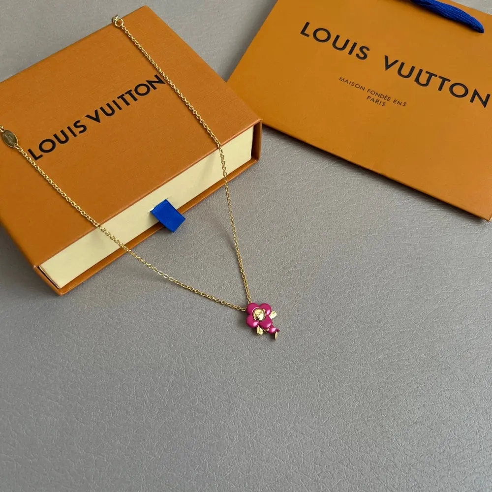 Louis Vuitton The same material as the counter