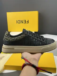 Fendi Little Monsters popular new men’s style. Imported water-dyed cowhide from Italy