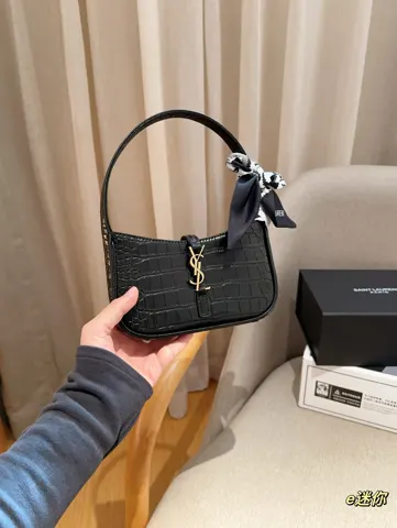 Yves Saint Laurent Hobo