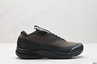 New autumn and winter Columbia men’s outdoor waterproof sports hiking shoes. The entire