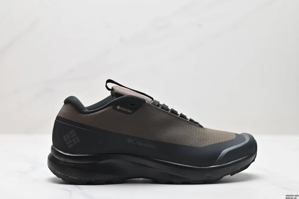 New autumn and winter Columbia men’s outdoor waterproof sports hiking shoes. The entire