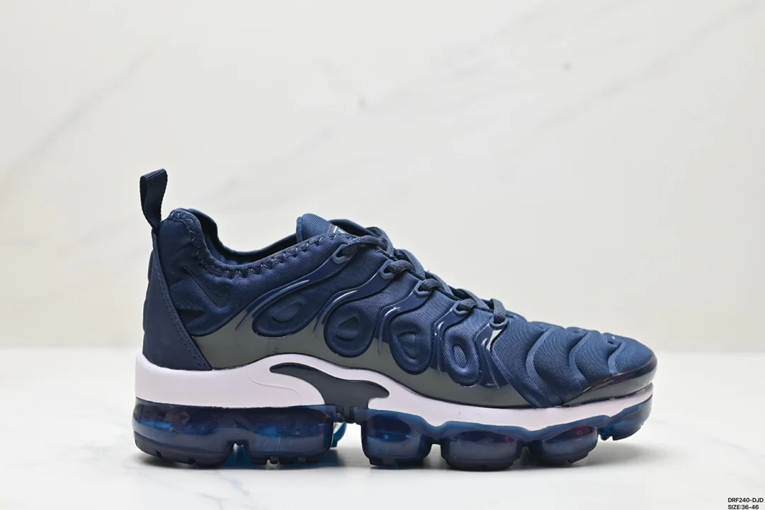 Nike Air Max Plus is the representative of Nike’s alternative shoes. TN It was born in 1996 924453-006