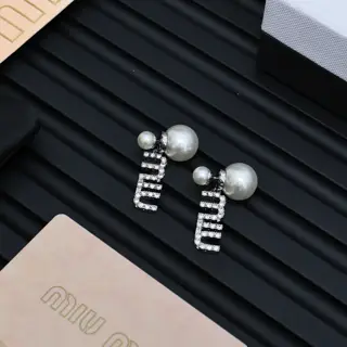miumiu full diamond letter pearl earrings