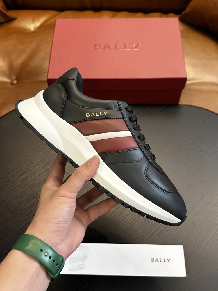 Bally men’s lace-up sneakers Demyl belong to Bally’s new running style series. It is a