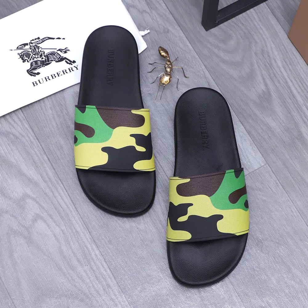 BURBERRY Couple slippers