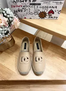 Dolce & Gabbana Espadrilles DG’s style is getting more and more fashionable. The beautiful