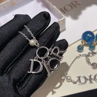 Dior necklace silver Dior letters full of personality and high-end feeling