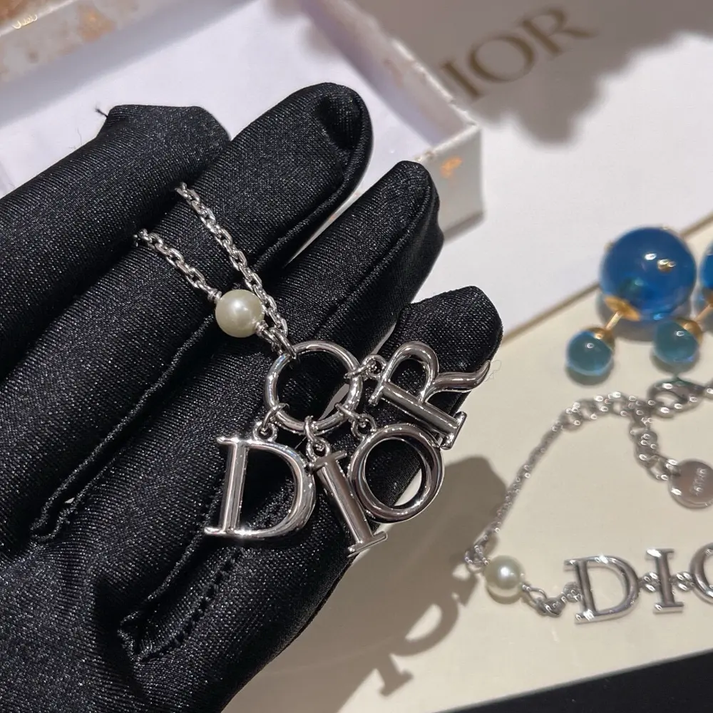 Dior necklace silver Dior letters full of personality and high-end feeling