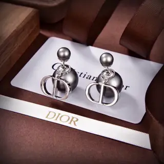 Dior CD earrings New models are now available at the counter. They are so beautiful
