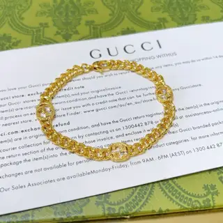 The latest classic Gucci bracelet. Exquisite style and texture. You will understand it at a
