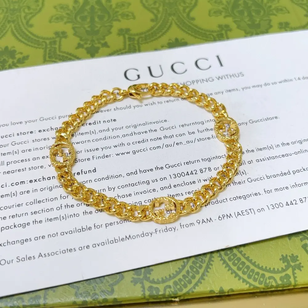 The latest classic Gucci bracelet. Exquisite style and texture. You will understand it at a