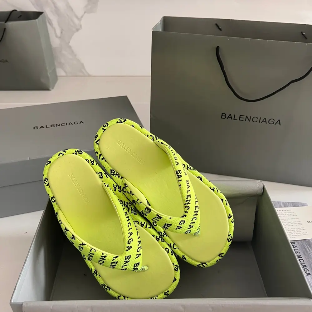 Balenciaga 2023/SS new autumn and winter new product Teddy fur thick-soled slippers