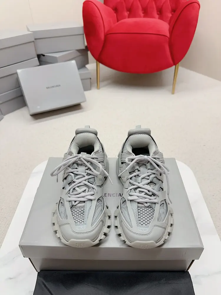 Balenciaga track series 3.0 three-generation sports dad shoes are super fashionable ~ the