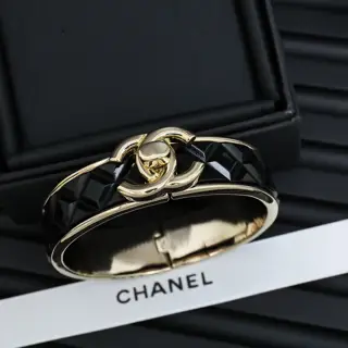 Chanel satchel clasp diamond pattern bracelet