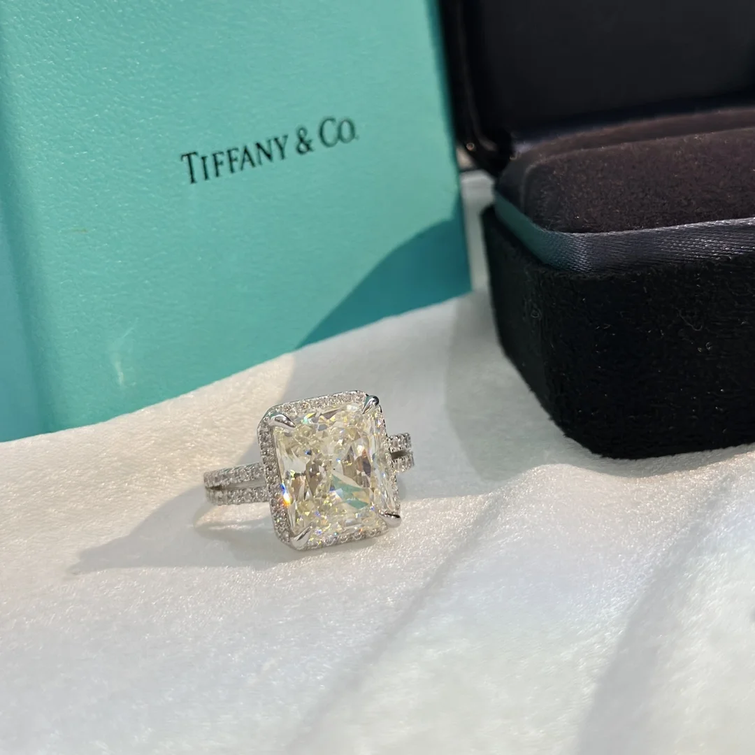 Tiffany True four-claw five-carat square diamond row diamond ring