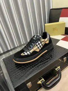 BURBERRY Classic Casual Shoes