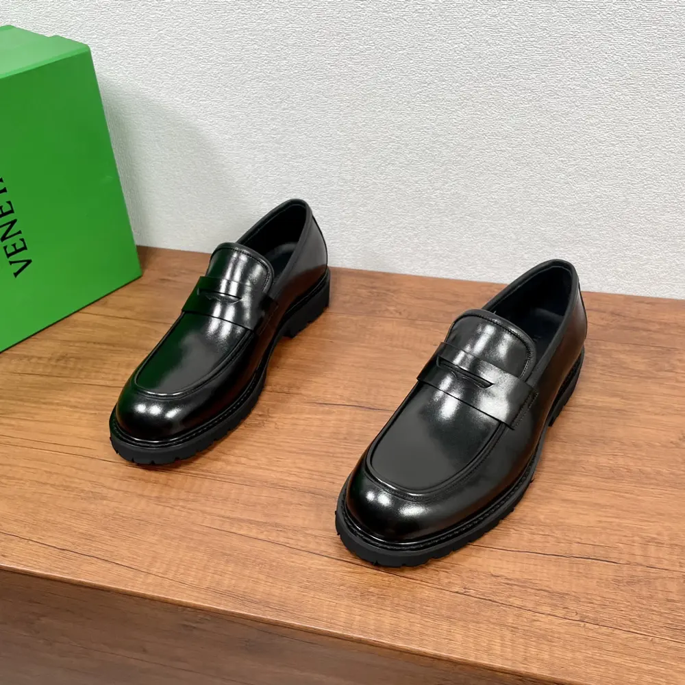 BOTTEGA VENETA Men’s Calfskin Lace-Up Shoes