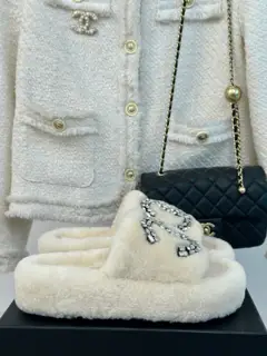 Chanel classic double C rhinestone thick-soled furry slippers