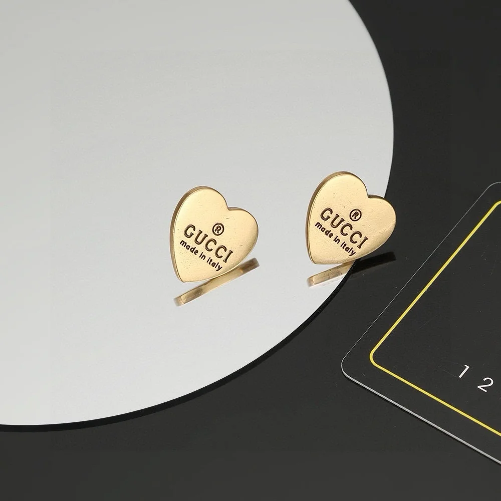 Gucci new product release Heart-shaped peach earrings Selected original brass material with