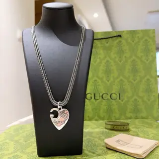 The latest Gucci necklace with a higher-end chain