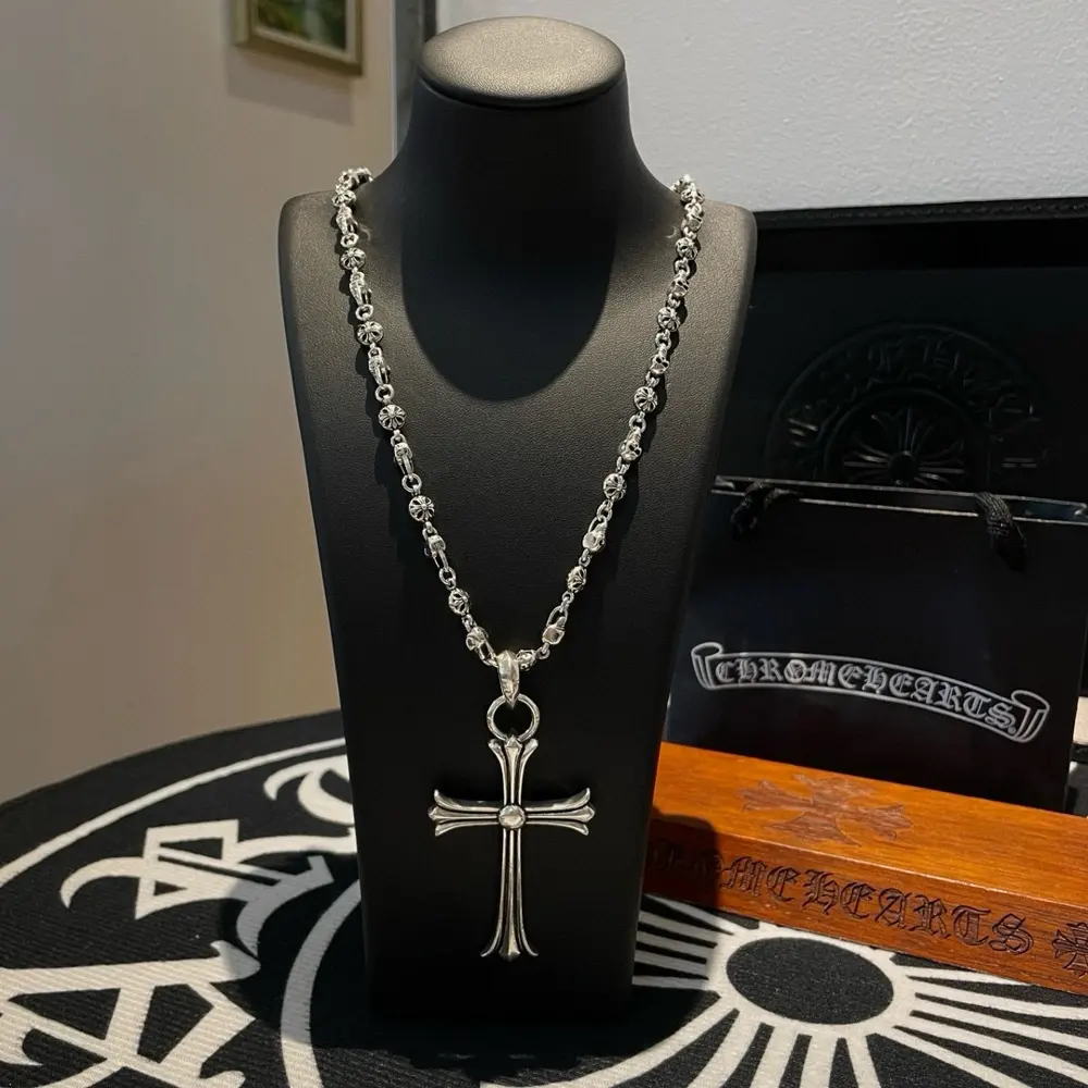 Chrome Hearts Classic Retro Cross Flower Ball Skull Necklace Personalized Cross Pendant