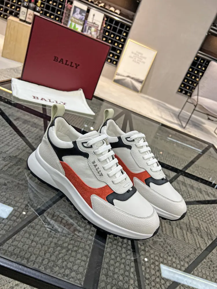 BALLY sports shoes are in classic colors