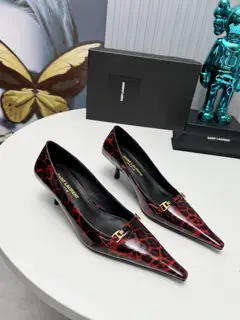 Saint Laurent 24ss is a super popular sandal. The single shoe counters are updated