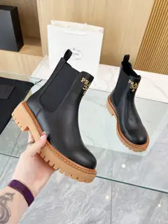 PRADA New Prada 2024 Fall/Winter catwalk boots. Original Taikoo Hui purchase