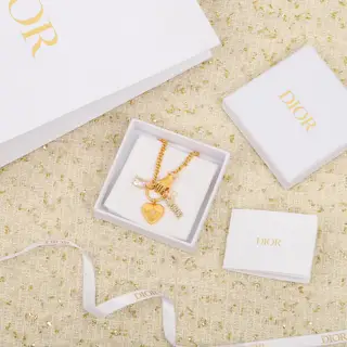 [Dior palm necklace]