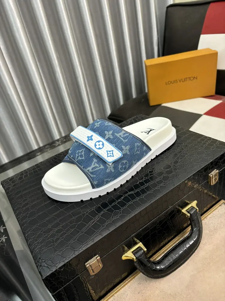 Louis Vuitton men’s slippers are now on sale at the counter